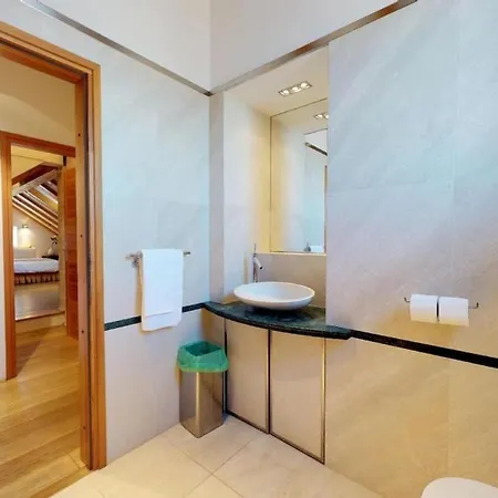 Augubio Penthouse * سبليت