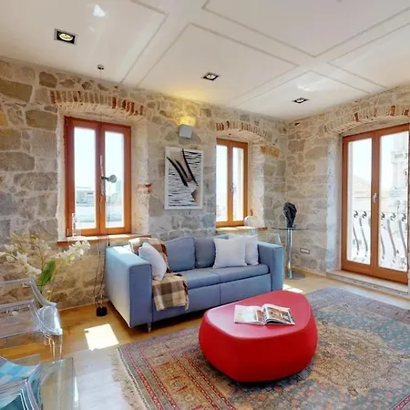 Augubio Penthouse * سبليت