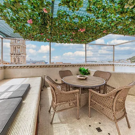 Augubio Penthouse Lägenhet *