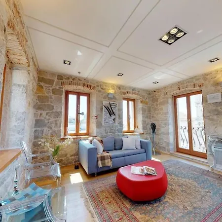 Augubio Penthouse سبليت