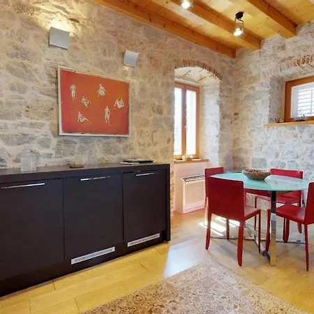 Augubio Penthouse * سبليت