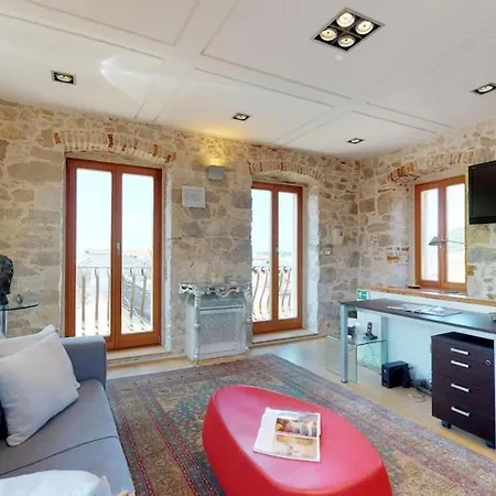 Augubio Penthouse Apartament *