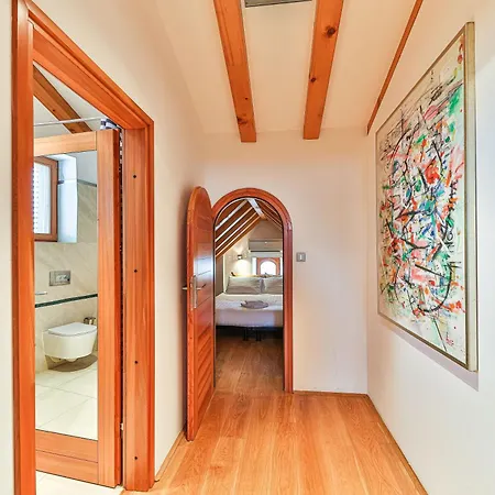 Augubio Penthouse Split