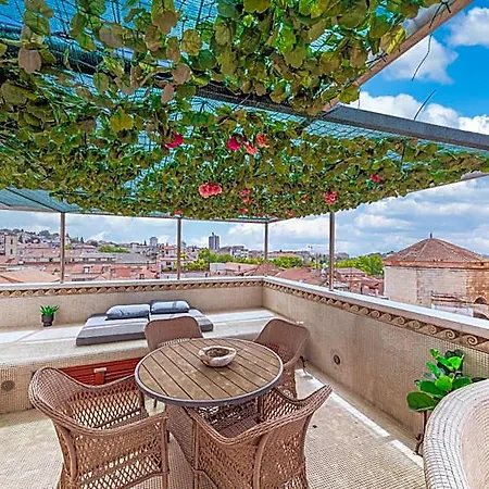 Augubio Penthouse Apartman *
