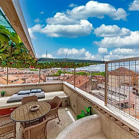 Augubio Penthouse Apartman *