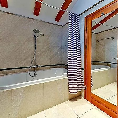 Augubio Penthouse Apartman *