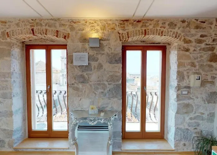 公寓 Augubio Penthouse *